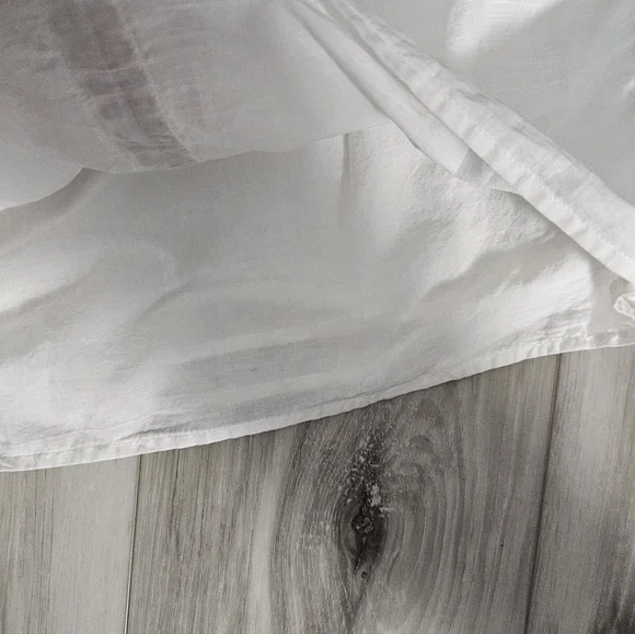 Off-Shoulder White Top with Red Embroidery Sz 18/20 - Picture 8 of 10